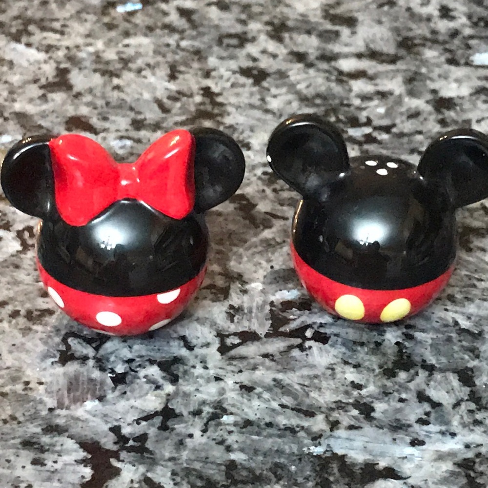 Minnie & Mickey Mouse ceramic salt and pepper shakers